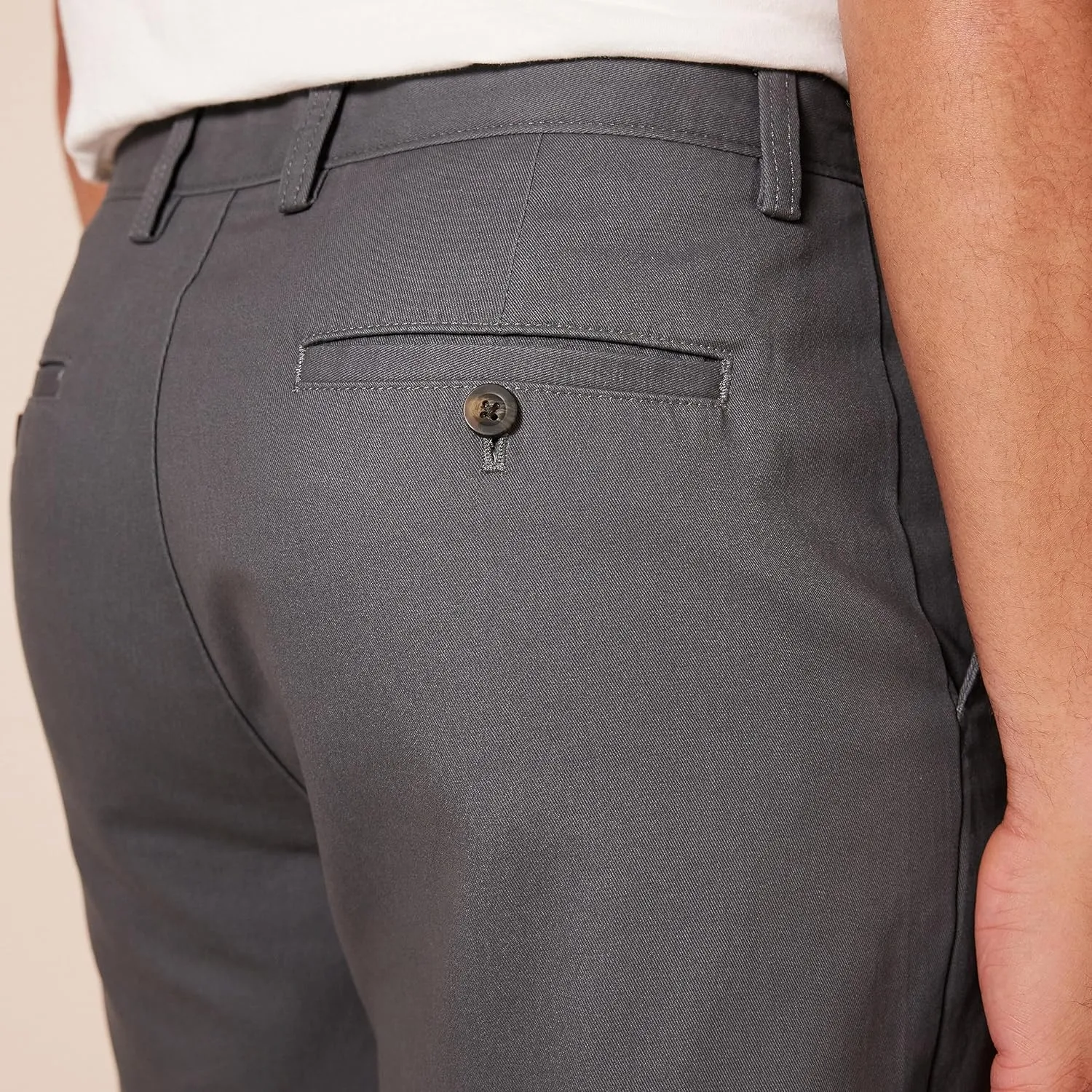 Amazon Essentials Men's Classic-Fit 7" Chino Short