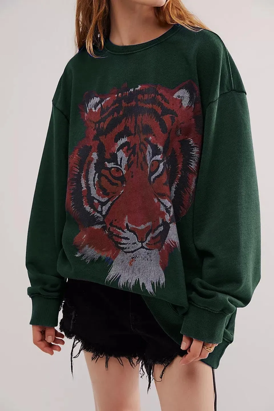 Bocymolay Women Tiger Print Sweatshirts Graphic Oversized Crewneck Pullover Tops Long Sleeve Fall Winter Shirts