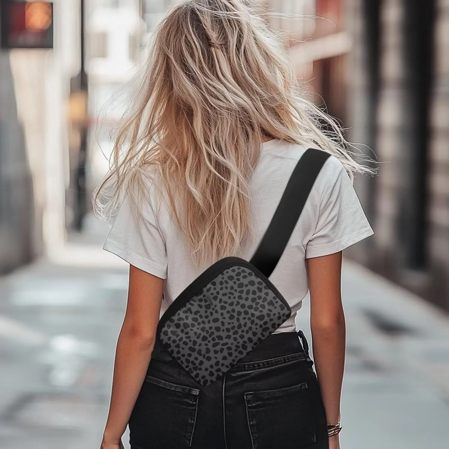 Cute Cow Print Purses for Women Fanny Pack Trendy Lightweight Trendy Hip Purse with Smooth Zipper Mini Waist Bag for Women Sports Travel Hiking Running Outdoor Cell Phone Bag