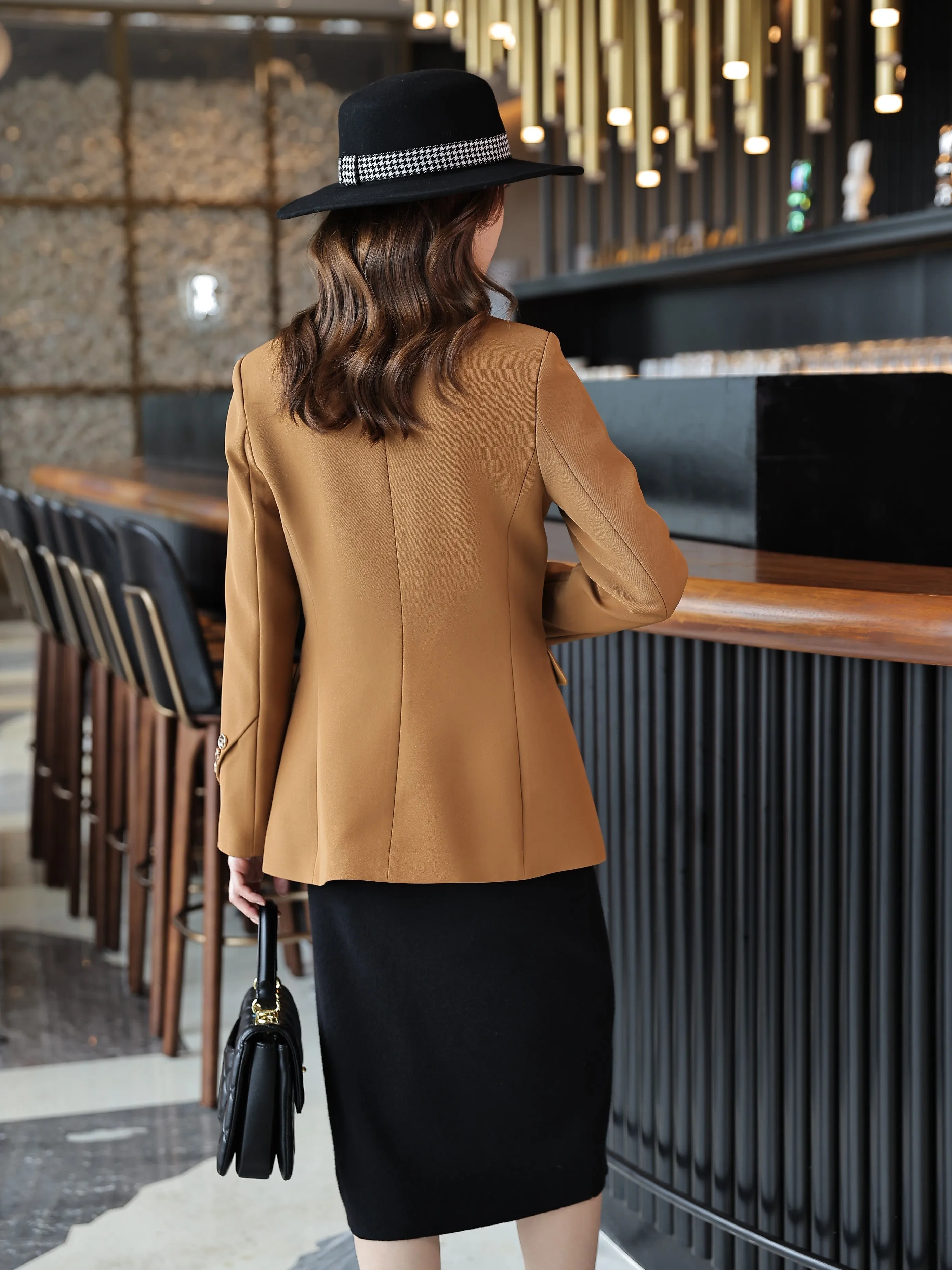 LOTESSA | Elegant Blazer with Engraved Collar and Buttons