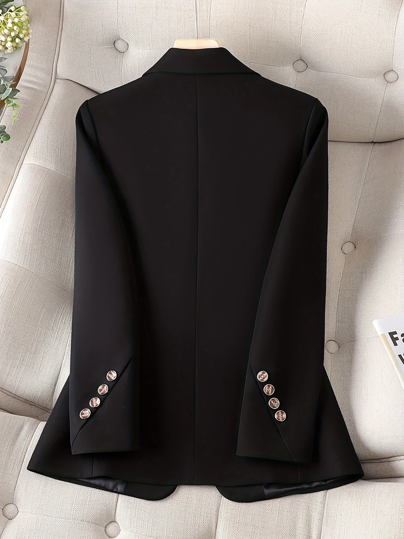 LOTESSA | Elegant Blazer with Engraved Collar and Buttons