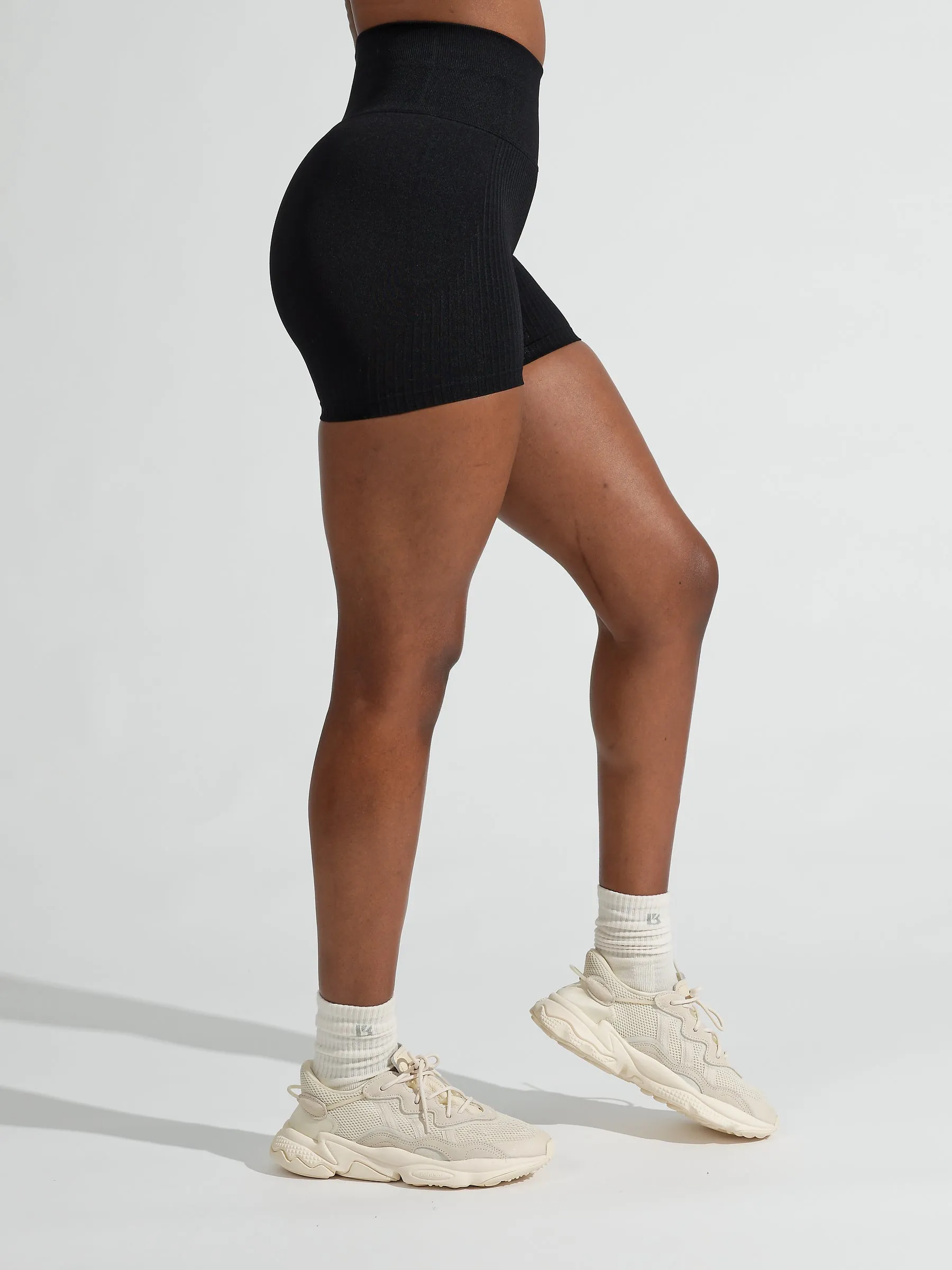 Ribbed Seamless Scrunch Short - Onyx Black