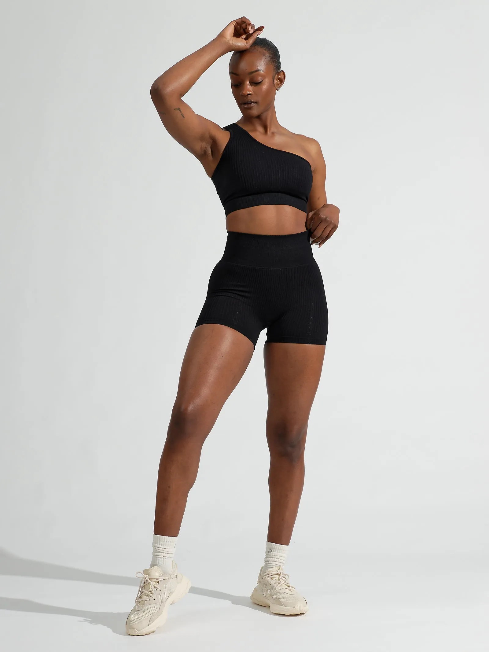 Ribbed Seamless Scrunch Short - Onyx Black