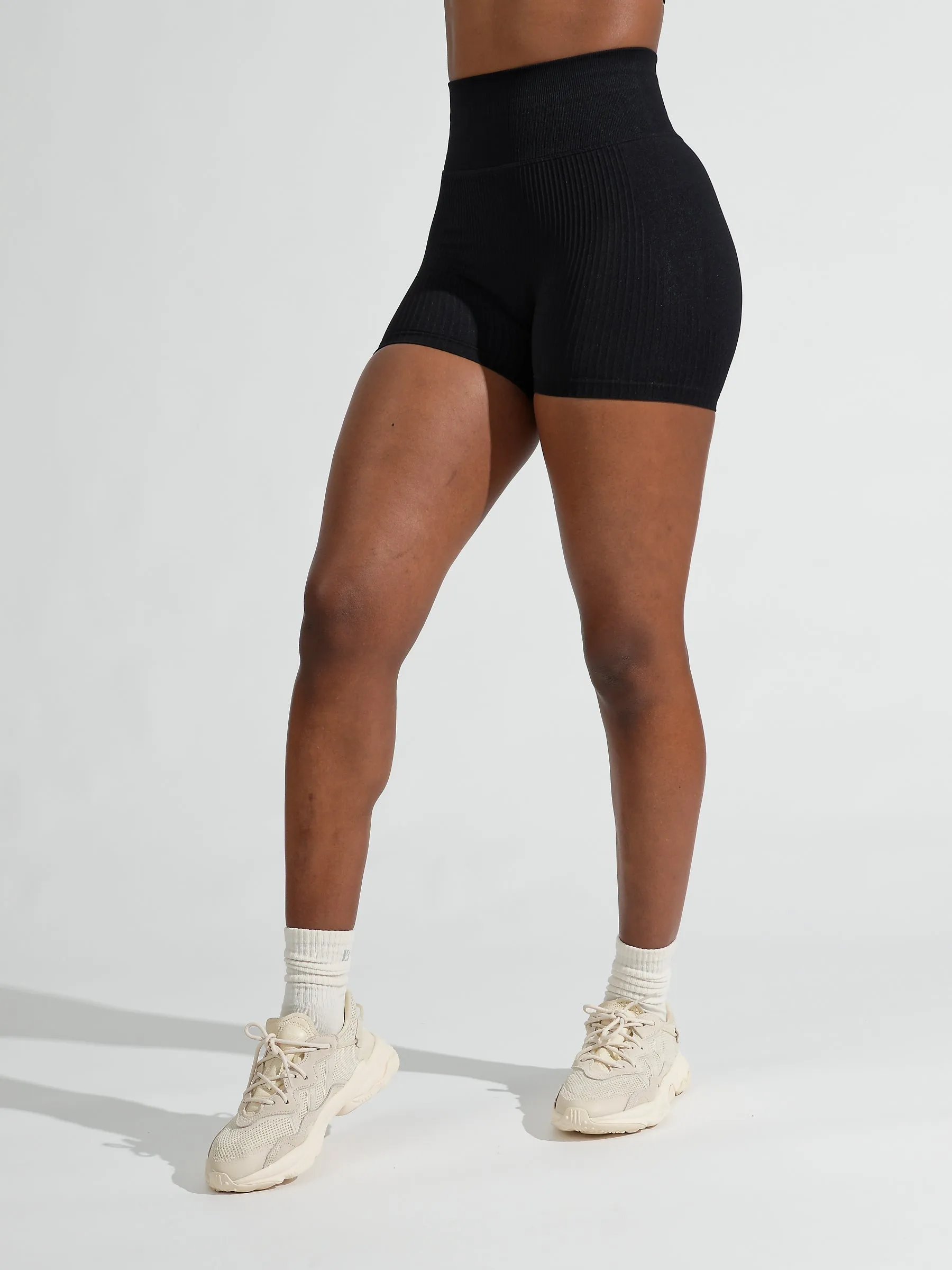 Ribbed Seamless Scrunch Short - Onyx Black