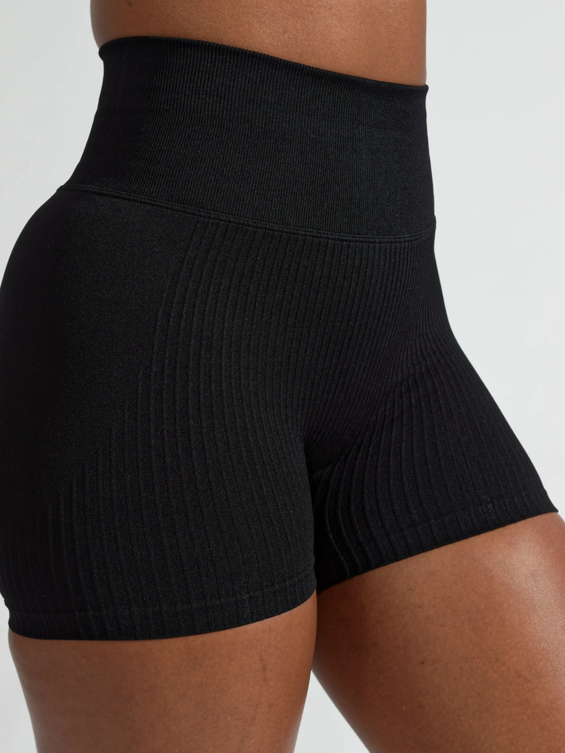 Ribbed Seamless Scrunch Short - Onyx Black