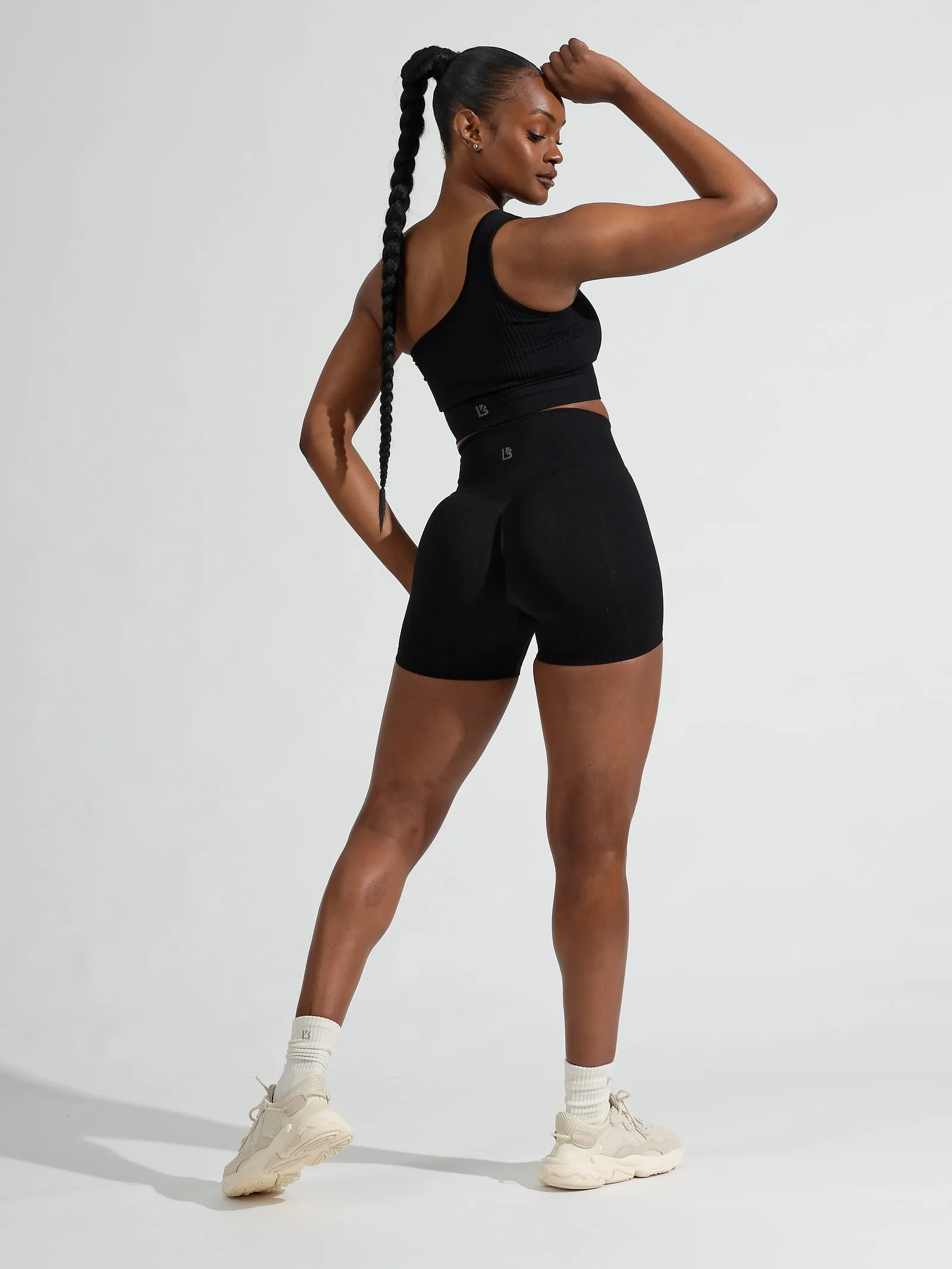 Ribbed Seamless Scrunch Short - Onyx Black