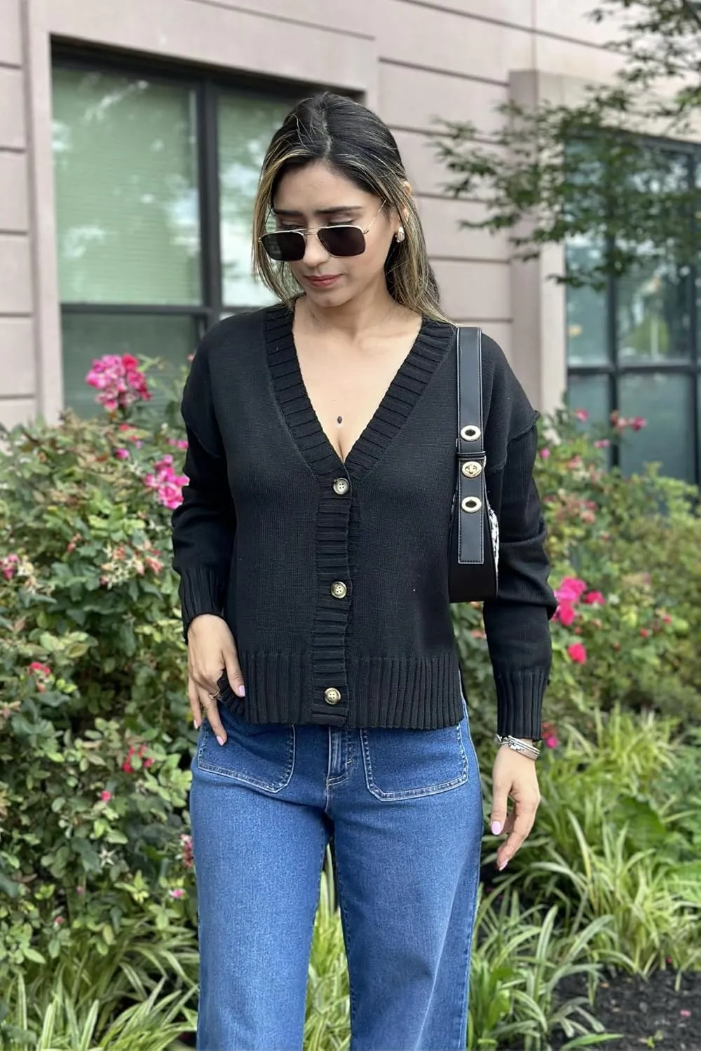 Zeagoo Women's Cropped Cardigan 2025 Fall Button Sweaters V Neck Long Sleeve Cardigans Knit Outwear